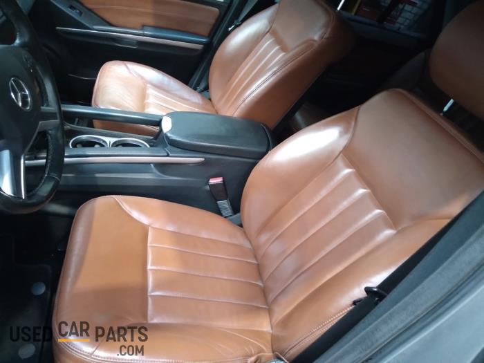 Mercedes ML II 3.0 ML-300 CDI 4-Matic V6 24V Sloopvoertuig (2010, Metallic, Grijs)