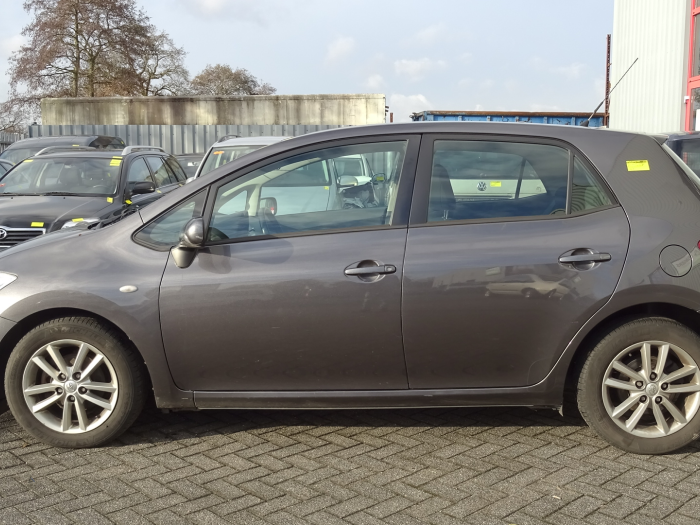 Toyota auris e15