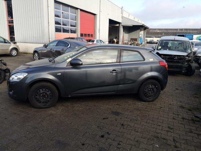 Kia Pro cee'd 1.6 CRDi 16V Sloopvoertuig (2008, Grijs)