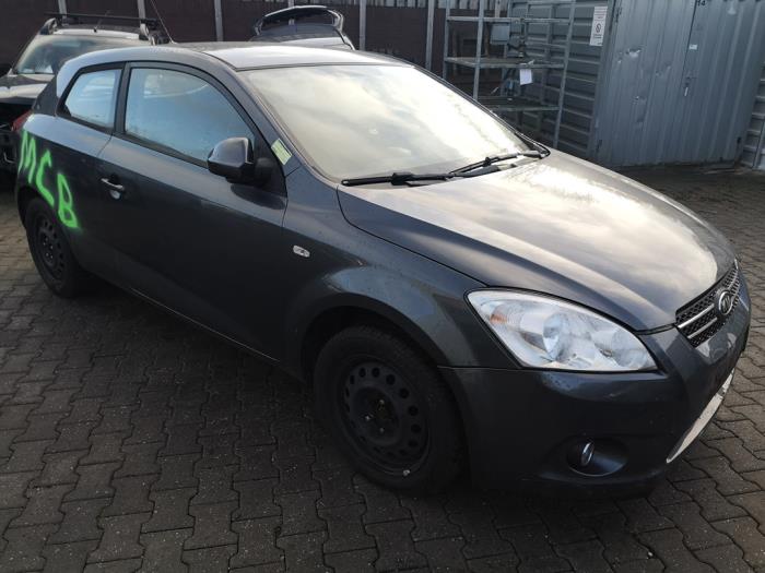 Kia Pro cee'd 1.6 CRDi 16V Sloopvoertuig (2008, Grijs)