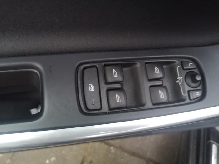 Volvo V60 I 1.6 DRIVe Sloopvoertuig (2012, Zwart)