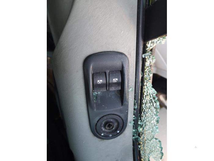 Opel Vivaro 1.9 DTI 16V Sloopvoertuig (2004, Blauw)