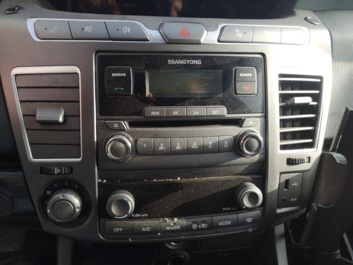 Ssang Yong Rodius 2.0 e-200 Xdi 16V 4WD Sloopvoertuig (2015, Zwart)