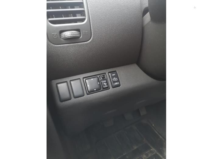 Nissan Pathfinder 2.5 dCi 16V 4x4 Sloopvoertuig (2008, Zwart)