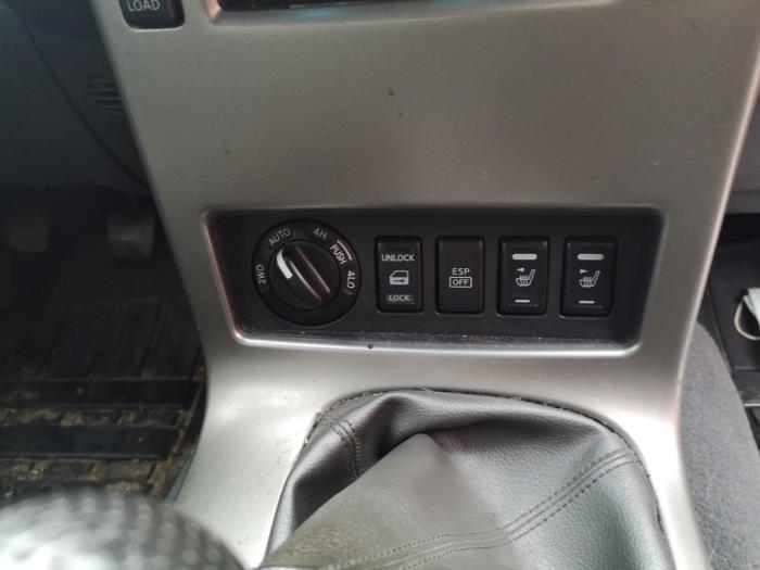 Nissan Pathfinder 2.5 dCi 16V 4x4 Sloopvoertuig (2008, Zwart)