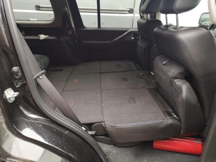 Nissan Pathfinder 2.5 dCi 16V 4x4 Sloopvoertuig (2008, Zwart)