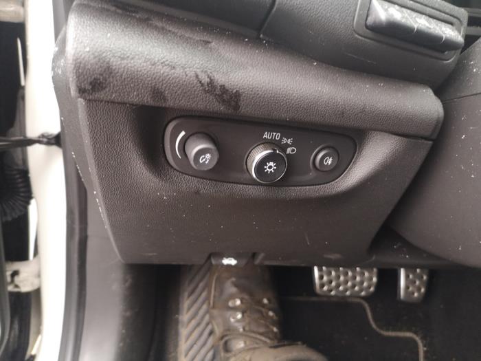 Opel Insignia Grand Sport 2.0 CDTI 16V 4x4 Sloopvoertuig (2020, Wit)