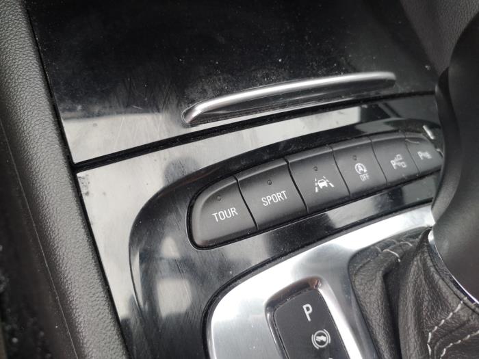 Opel Insignia Grand Sport 2.0 CDTI 16V 4x4 Sloopvoertuig (2020, Wit)