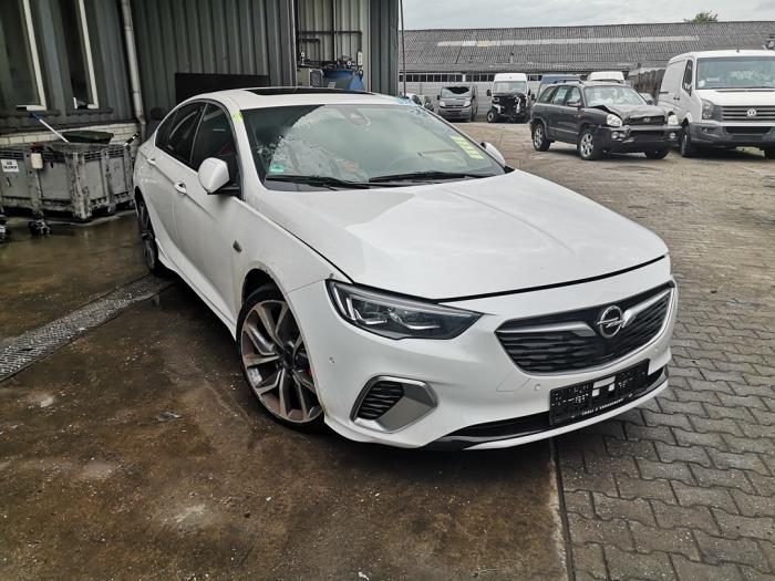 Opel Insignia Grand Sport 2.0 CDTI 16V 4x4 Sloopvoertuig (2020, Wit)