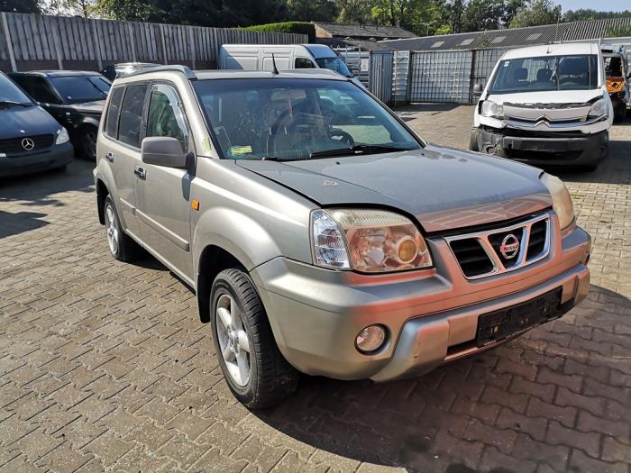 Nissan X-Trail 2.0 16V 4x4 Sloopvoertuig (2002, Grijs)