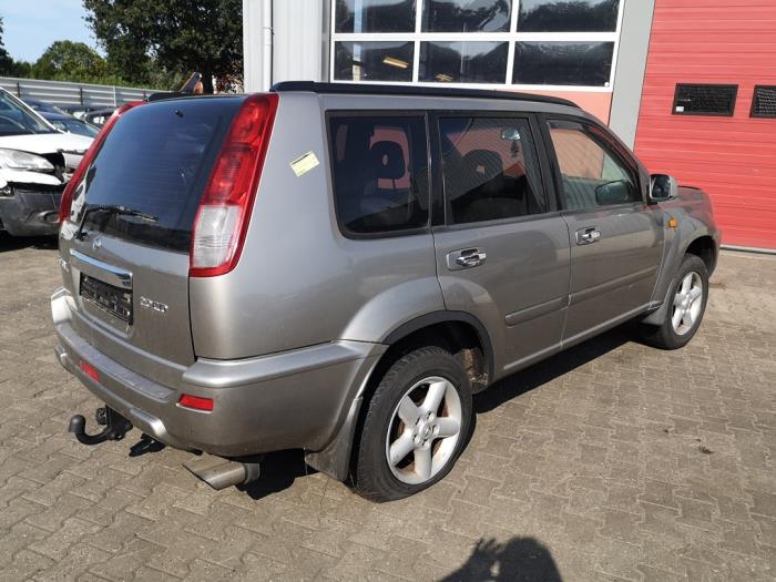 Nissan X-Trail 2.0 16V 4x4 Sloopvoertuig (2002, Grijs)