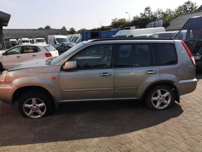 Nissan X-Trail 2.0 16V 4x4 Sloopvoertuig (2002, Grijs)