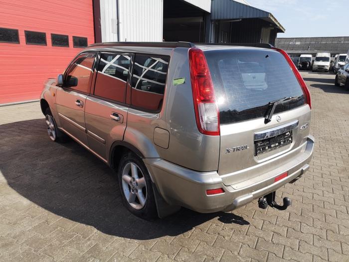 Nissan X-Trail 2.0 16V 4x4 Sloopvoertuig (2002, Grijs)