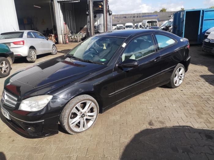 Mercedes C Sportcoupé 2.2 C-220 CDI 16V Sloopvoertuig (2008, Zwart)
