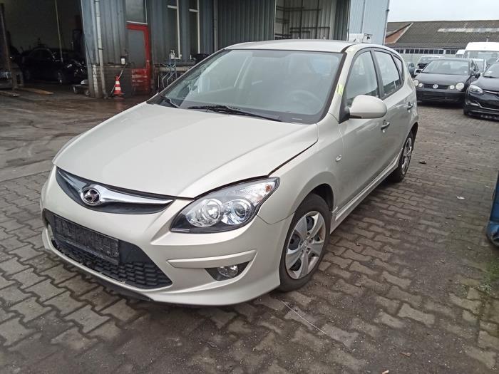 Hyundai i30 1.6 CRDi 16V VGT LP Sloopvoertuig (2011, Beige)