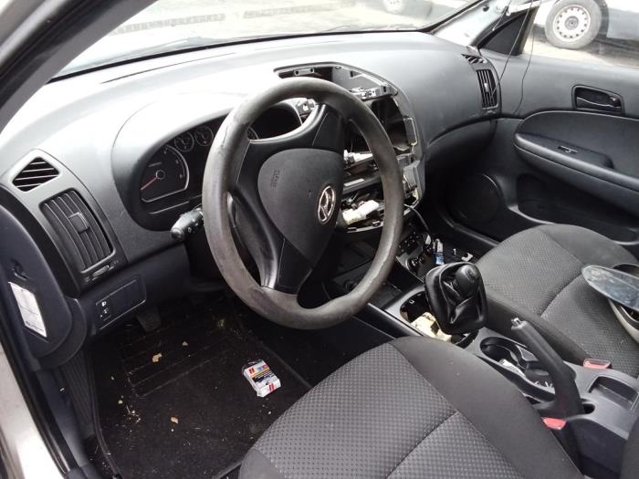 Hyundai i30 1.6 CRDi 16V VGT LP Sloopvoertuig (2011, Beige)