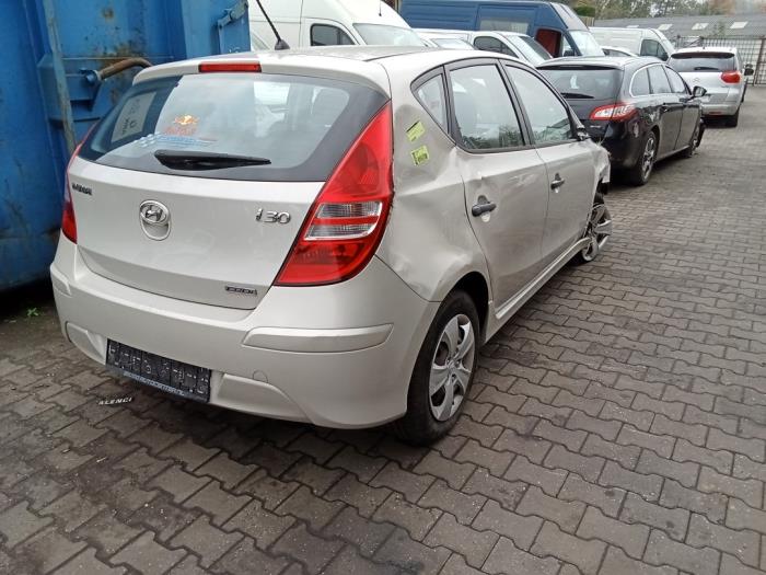 Hyundai i30 1.6 CRDi 16V VGT LP Sloopvoertuig (2011, Beige)