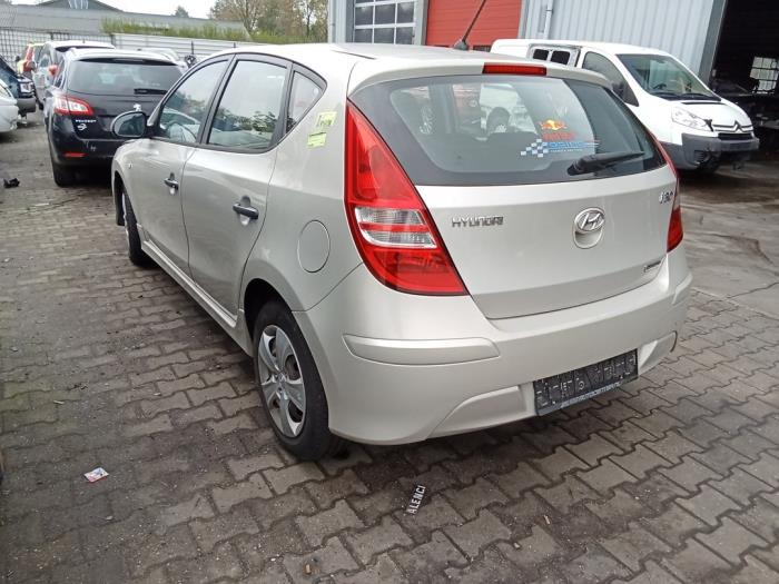 Hyundai i30 1.6 CRDi 16V VGT LP Sloopvoertuig (2011, Beige)