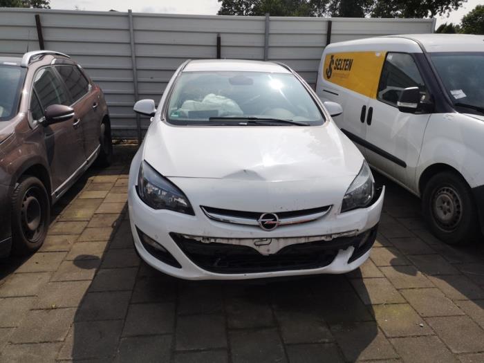 Opel Astra J Sports Tourer 1.6 CDTI 16V Sloopvoertuig (2015, Wit)