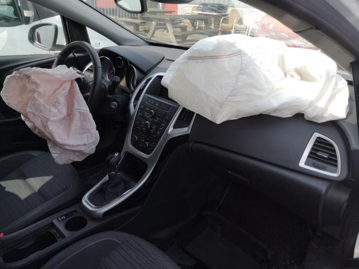 Opel Astra J Sports Tourer 1.6 CDTI 16V Sloopvoertuig (2015, Wit)