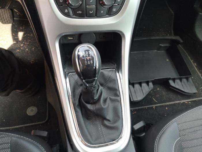 Opel Astra J Sports Tourer 1.6 CDTI 16V Sloopvoertuig (2015, Wit)