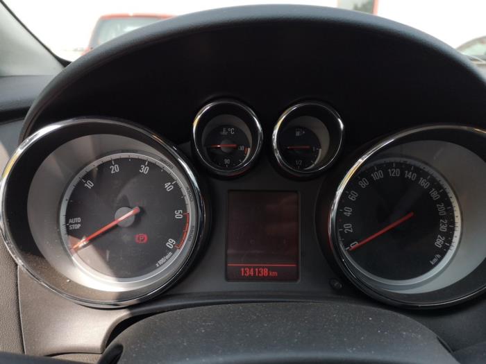 Opel Astra J Sports Tourer 1.6 CDTI 16V Sloopvoertuig (2015, Wit)