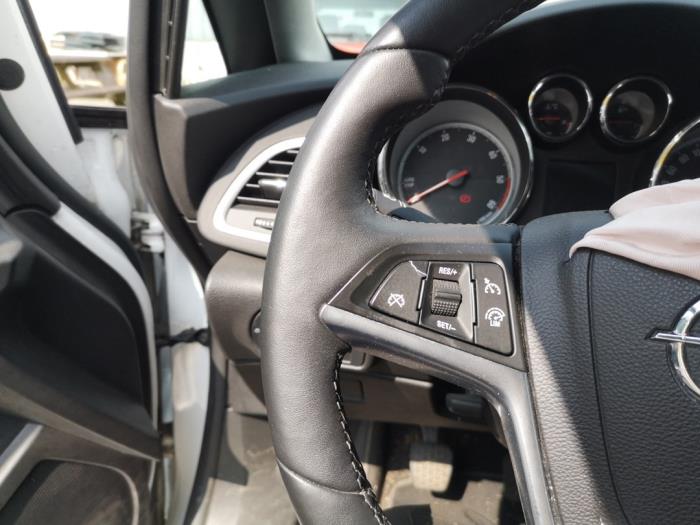 Opel Astra J Sports Tourer 1.6 CDTI 16V Sloopvoertuig (2015, Wit)