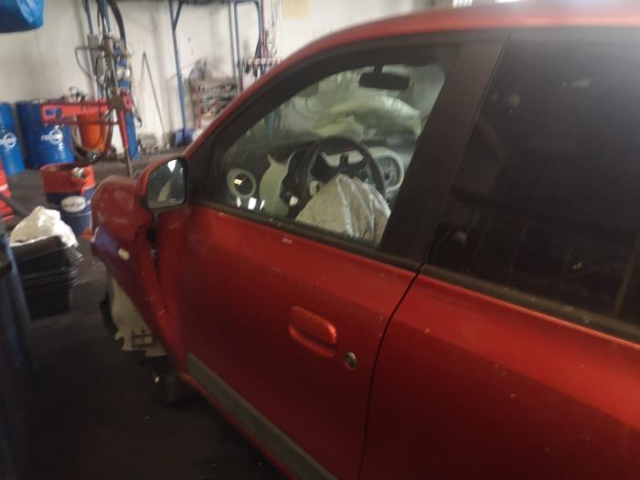 Renault Twingo III 0.9 Energy TCE 90 12V Sloopvoertuig (2015, Rood)