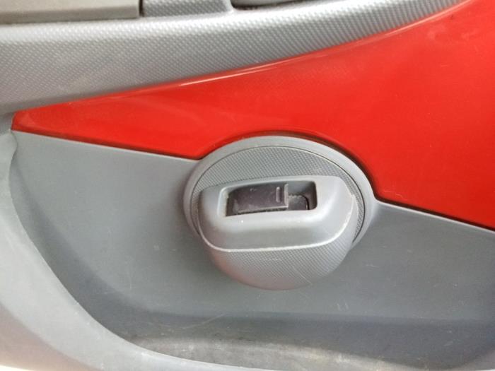 Toyota Aygo 1.0 12V VVT-i Sloopvoertuig (2010, Rood)