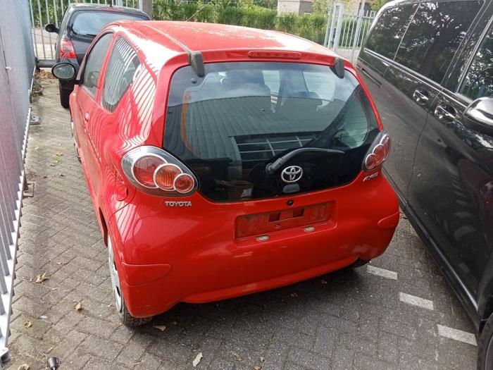 Toyota Aygo 1.0 12V VVT-i Sloopvoertuig (2010, Rood)