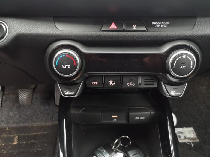 Kia Stonic 1.0i T-GDi 12V Sloopvoertuig (2020, Zwart)