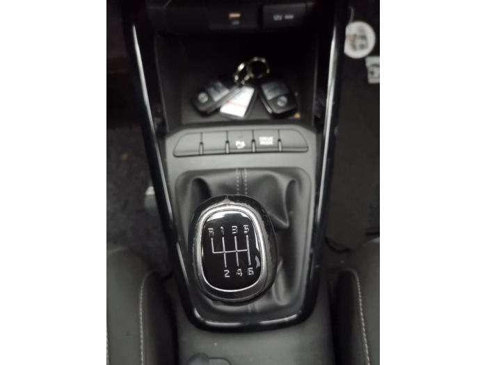 Kia Stonic 1.0i T-GDi 12V Sloopvoertuig (2020, Zwart)