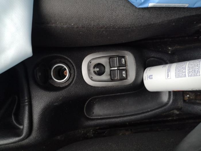 Peugeot 206+ 1.1 XR,XS Sloopvoertuig (2009, Rood)