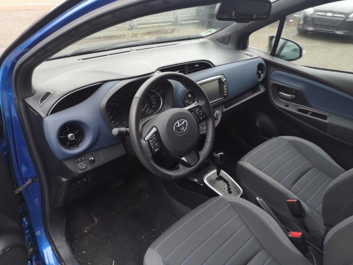 Toyota Yaris III 1.5 16V Hybrid Sloopvoertuig (2018, Blauw)