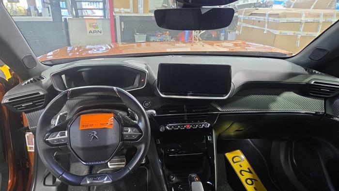 Peugeot 2008 1.2 VTi 12V PureTech 130 Sloopvoertuig (2020, Oranje)