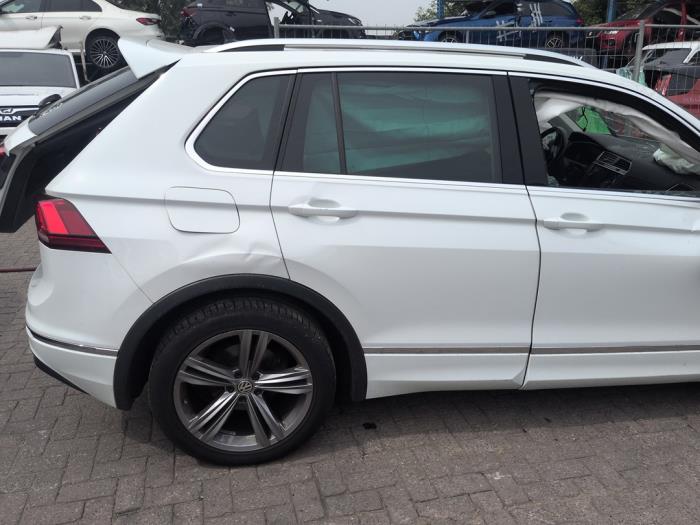 Volkswagen Tiguan 2.0 TSI 16V 4Motion Sloopvoertuig (2019, Wit)