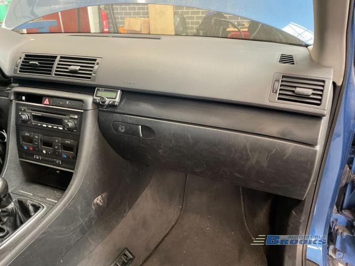 Audi A4 Avant 2.0 20V Sloopvoertuig (2002, Blauw)