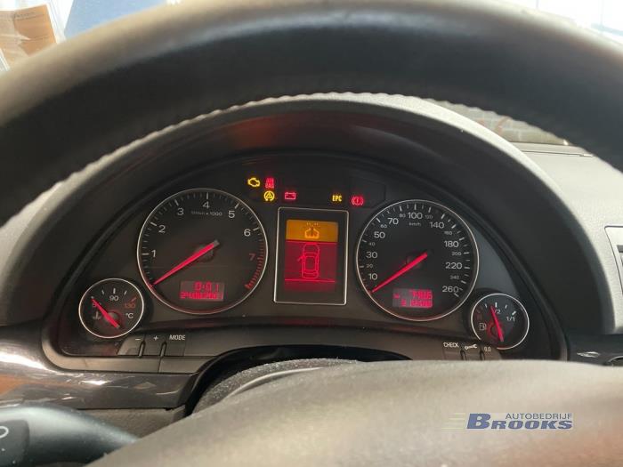 Audi A4 Avant 2.0 20V Sloopvoertuig (2002, Blauw)