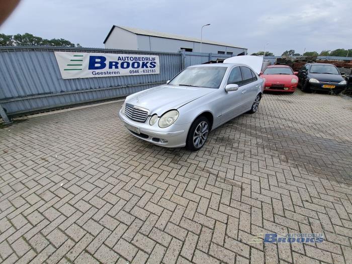 Mercedes E-Klasse Sloopvoertuig (2002, Grijs)
