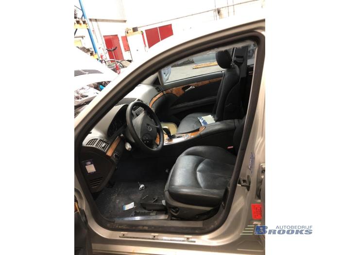 Mercedes E-Klasse Sloopvoertuig (2002, Grijs)