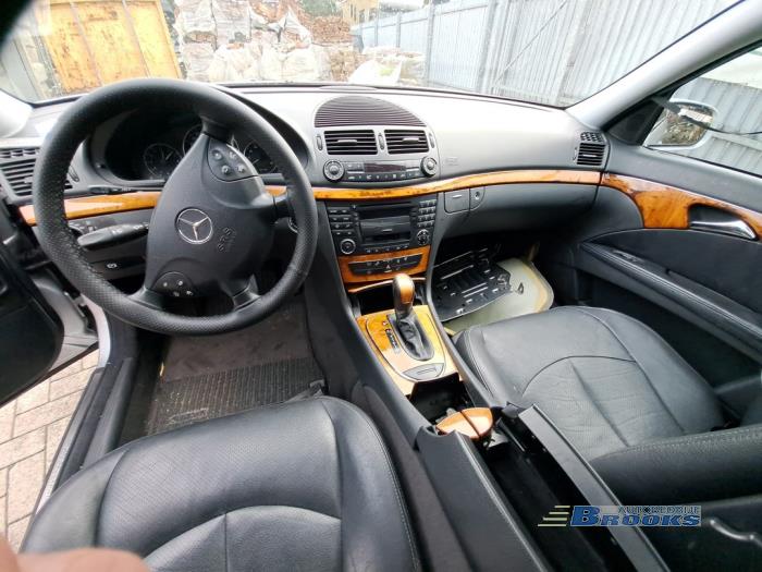 Mercedes E-Klasse Sloopvoertuig (2002, Grijs)