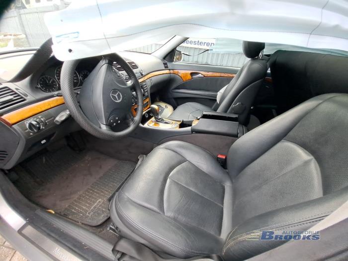 Mercedes E-Klasse Sloopvoertuig (2002, Grijs)