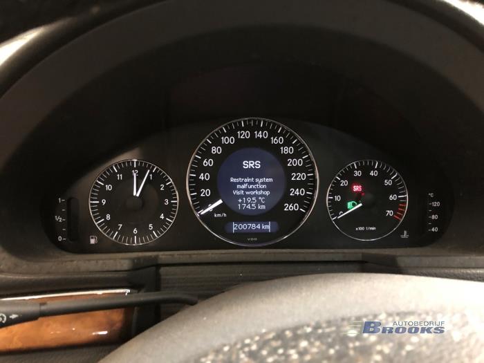 Mercedes E-Klasse Sloopvoertuig (2002, Grijs)