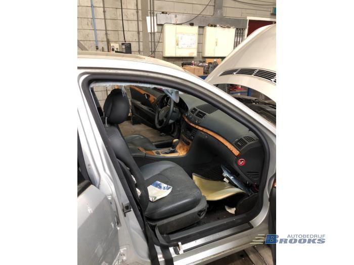 Mercedes E-Klasse Sloopvoertuig (2002, Grijs)