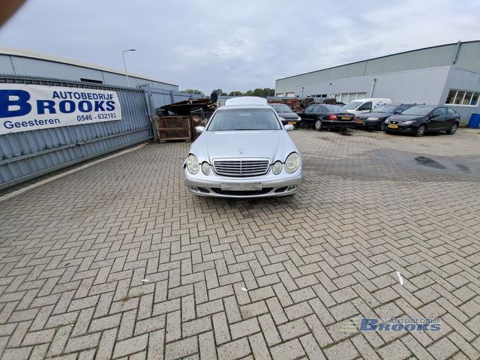 Mercedes E-Klasse Sloopvoertuig (2002, Grijs)