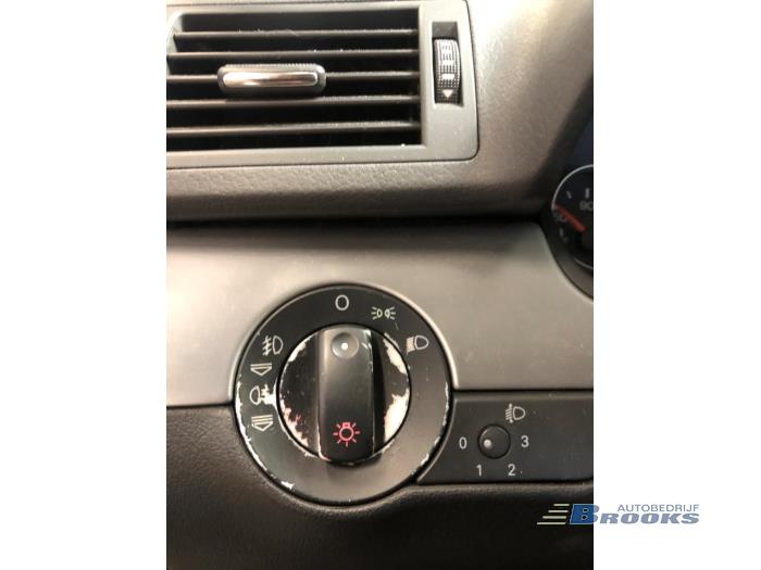 Audi A4 Avant 2.0 TDI 16V Sloopvoertuig (2006, Zwart)