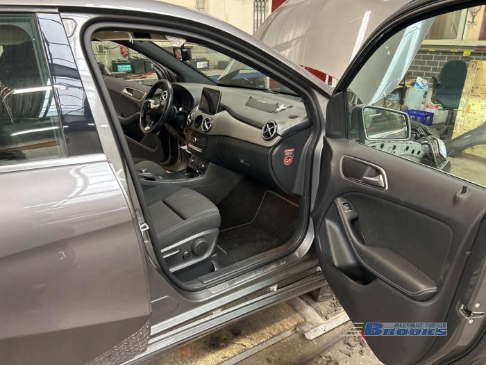 Mercedes B 1.5 B-180 CDI,d 16V Sloopvoertuig (2017, Grijs)