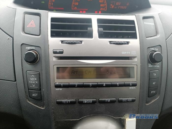 Toyota Yaris II 1.33 16V Dual VVT-I Sloopvoertuig (2010, Zwart)