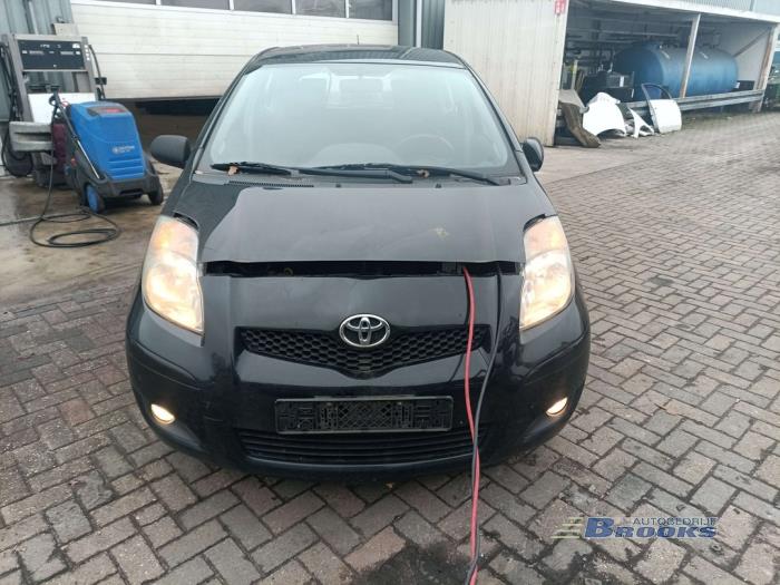 Toyota Yaris II 1.33 16V Dual VVT-I Sloopvoertuig (2010, Zwart)