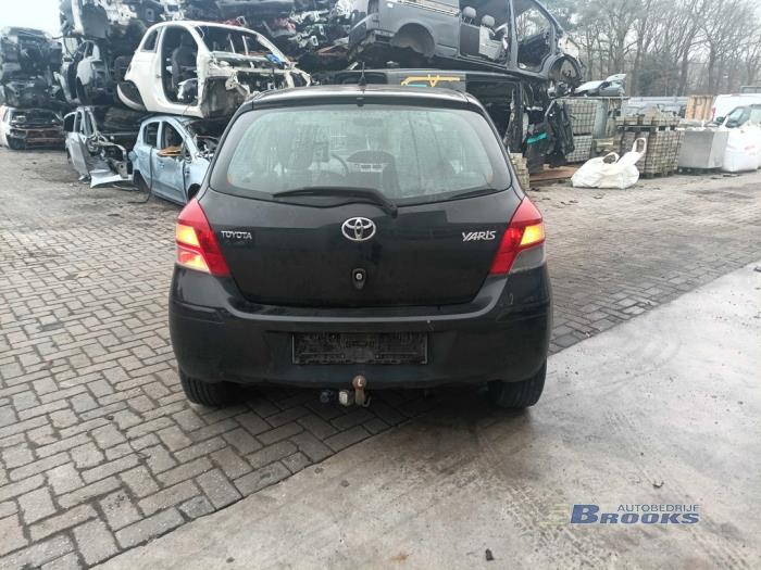 Toyota Yaris II 1.33 16V Dual VVT-I Sloopvoertuig (2010, Zwart)